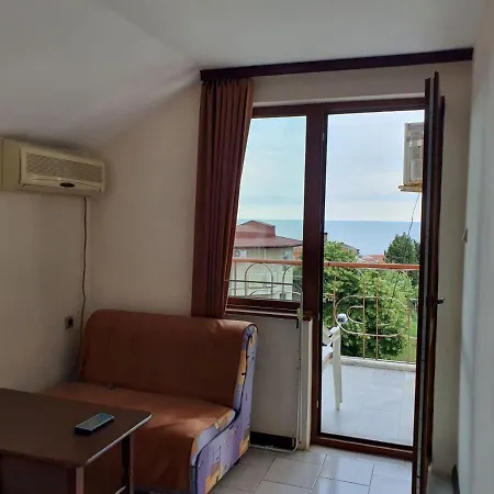 호텔 Lazur 라브다