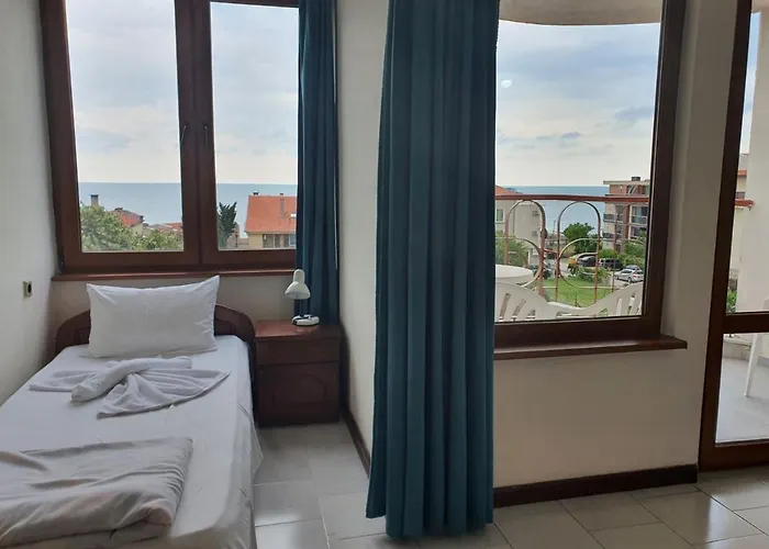 Отель Lazur Равда