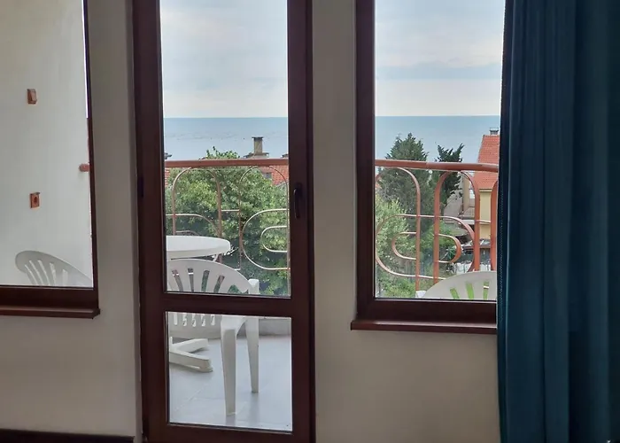 Lazur Отель Равда