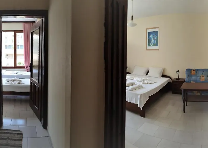 Lazur ホテル ラヴダ