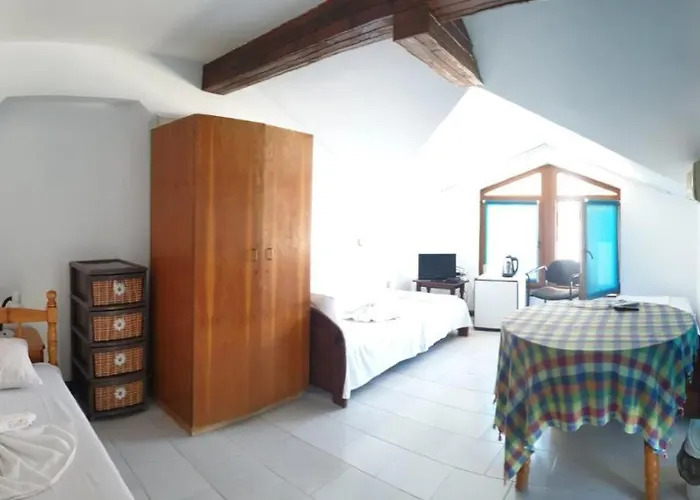 Lazur ホテル ラヴダ